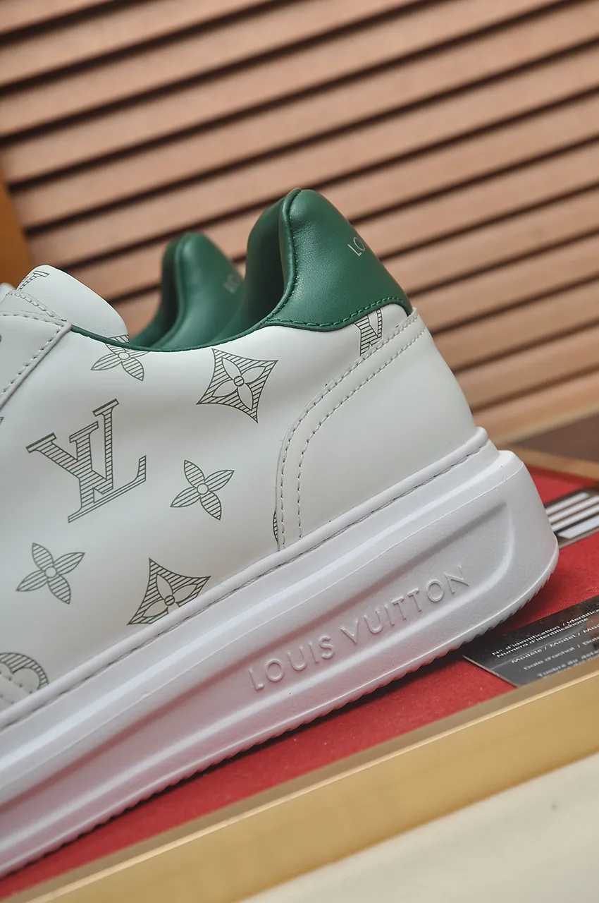 Men's men's shoes 💰640💶Original development, quality shipping, welcome to compare - LV sneaker series sports shoes introduce the loose silhouette of the ready-to-wear series into the spring and summer men's wear shows and make an eye-catching appearance. The cow leather upper is combined with rough fabric laces, and colorful beading highlights the brand's classic elements. LV letters mark the tongue and Monogram floral outsole. Mixed materials Made of top-grain cowhide, thick shoelace design, large Monogram print on the side, mesh lining and cotton feet, the comfort is as extreme as ever, premium heritage, quality first, worth owning! Size: Men’s 38-45 (45 is custom-made and cannot be returned or exchanged)